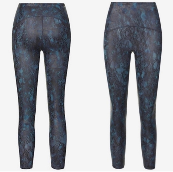 🆕 SPANX Booty Boost Active 7/8 Leggings Navy Reptile, Size M, NWT - Picture 3 of 15